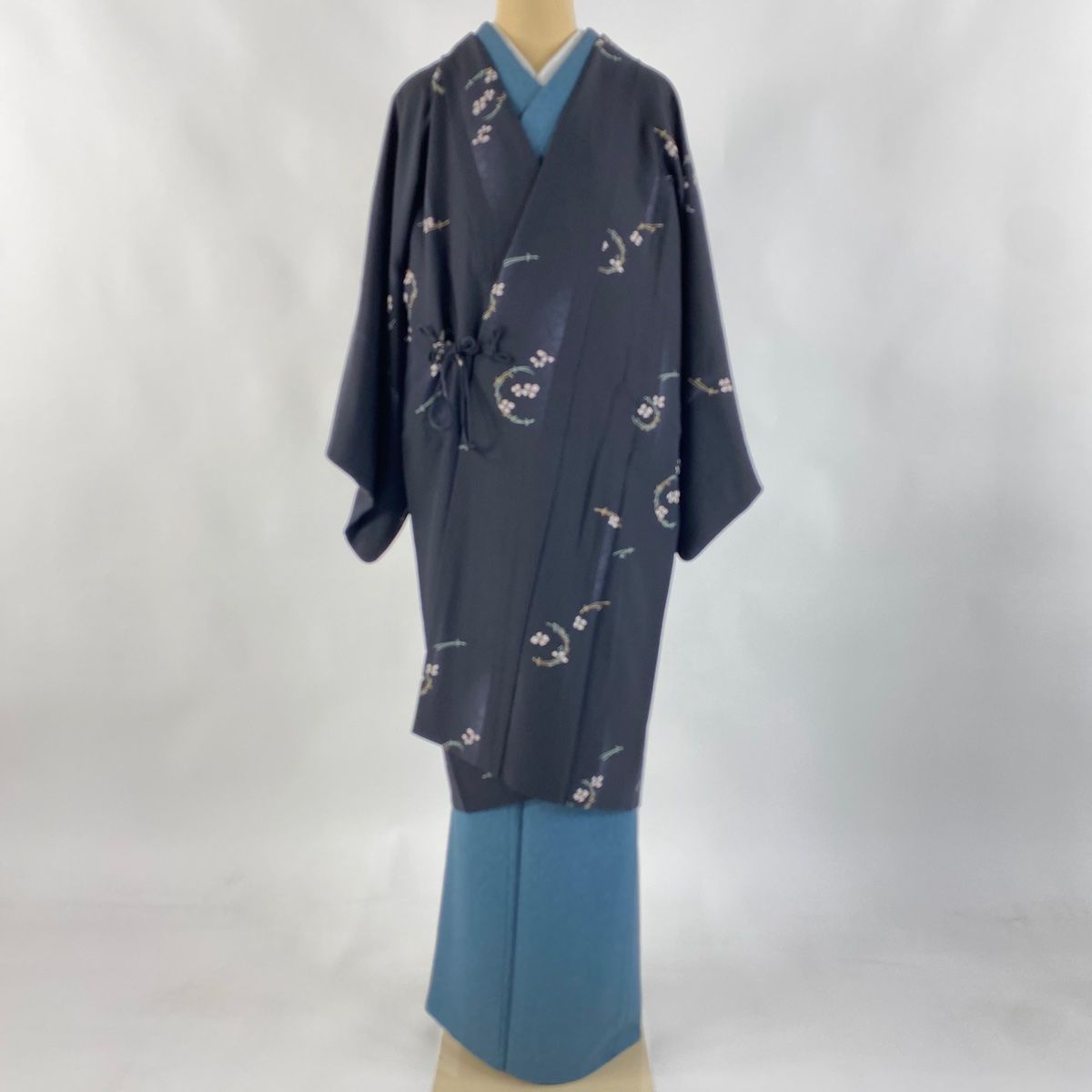 道中着 身丈105cm 裄丈62.5cm S 和装コート 鈴乃屋 松葉 花 黒 正絹