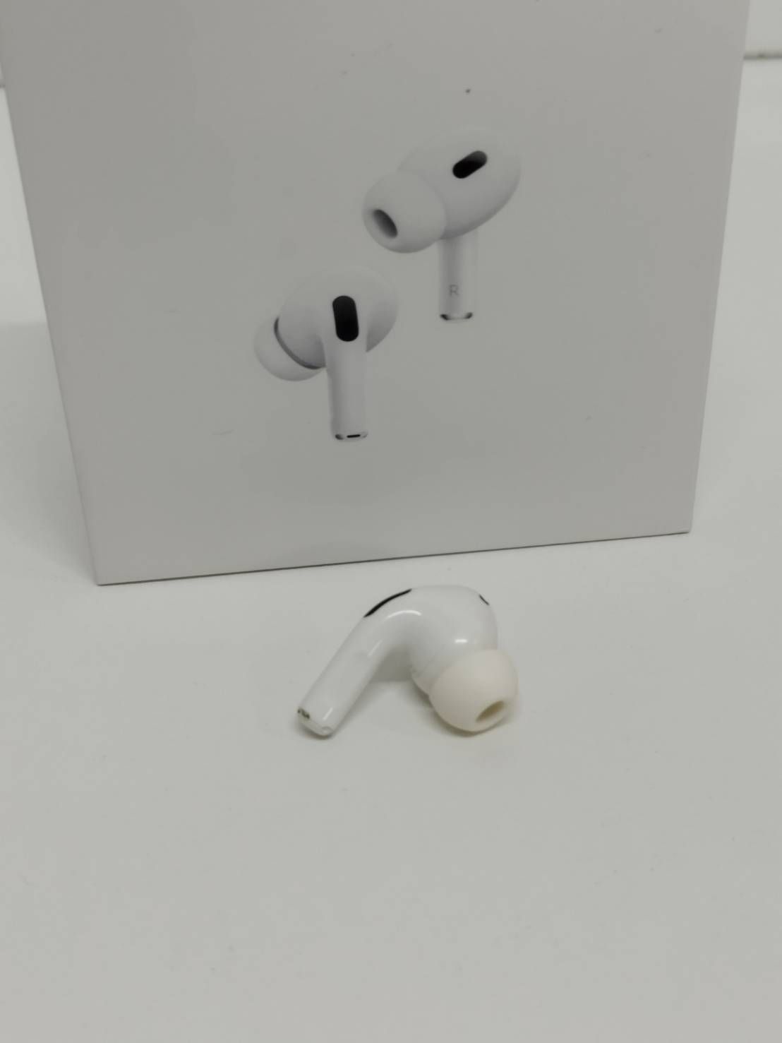 Apple純正 AirPods Pro 第2世代 右耳のみ A2698動作品 Apple純正 AirPods Pro 第2世代 右耳のみ A2698完動品 楽天市場】