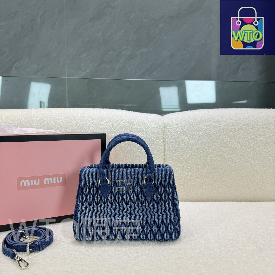 黄シャツパーカー革財布デニムパンツニットにMIUMIUハンドバッグ MIU MIU - ミュウミュウ MIU MIU トートバッグ ロゴ刺繍 デニム