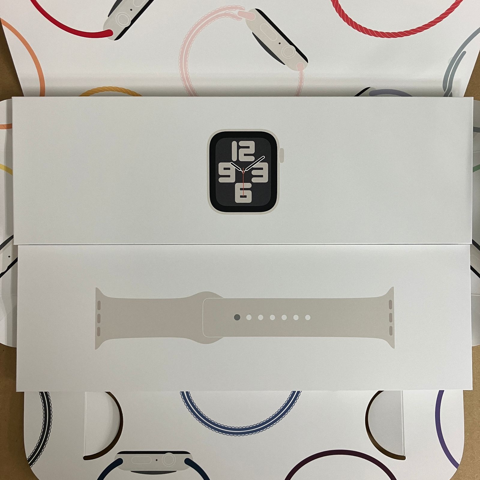 KZ-0398 未開封 Apple Watch SE GPSモデル - 44mmスターライトアルミニウムケースとスターライトスポーツバンド - S|M