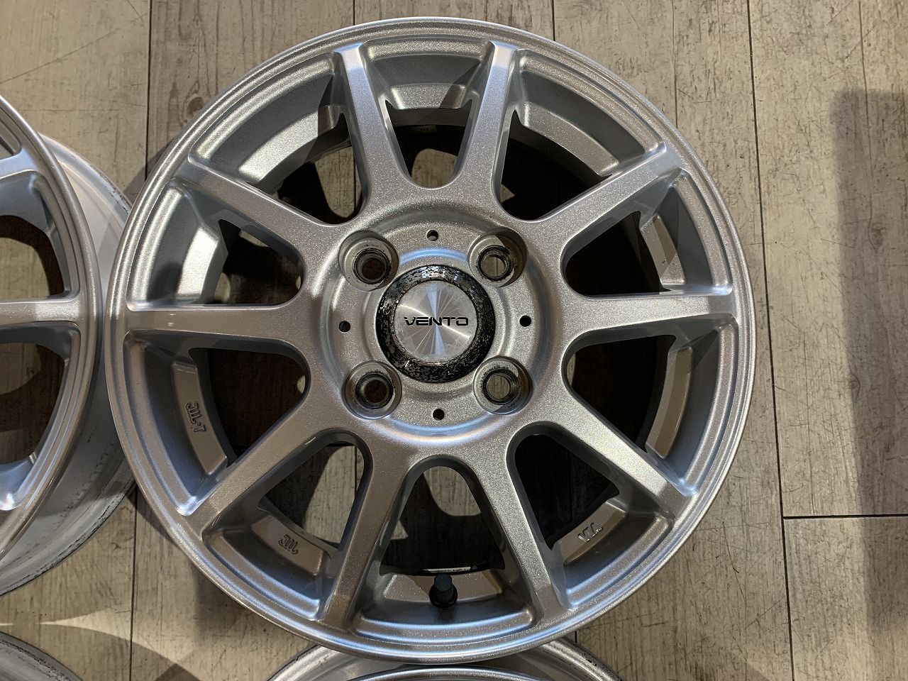 【2401067】TOPY VENTO スポークホイール 13インチ 4J +42 PCD100 4H 67mm 軽自動車 ワゴンR タント ムーブ バモス スペーシア ミラ N-BOX 等
