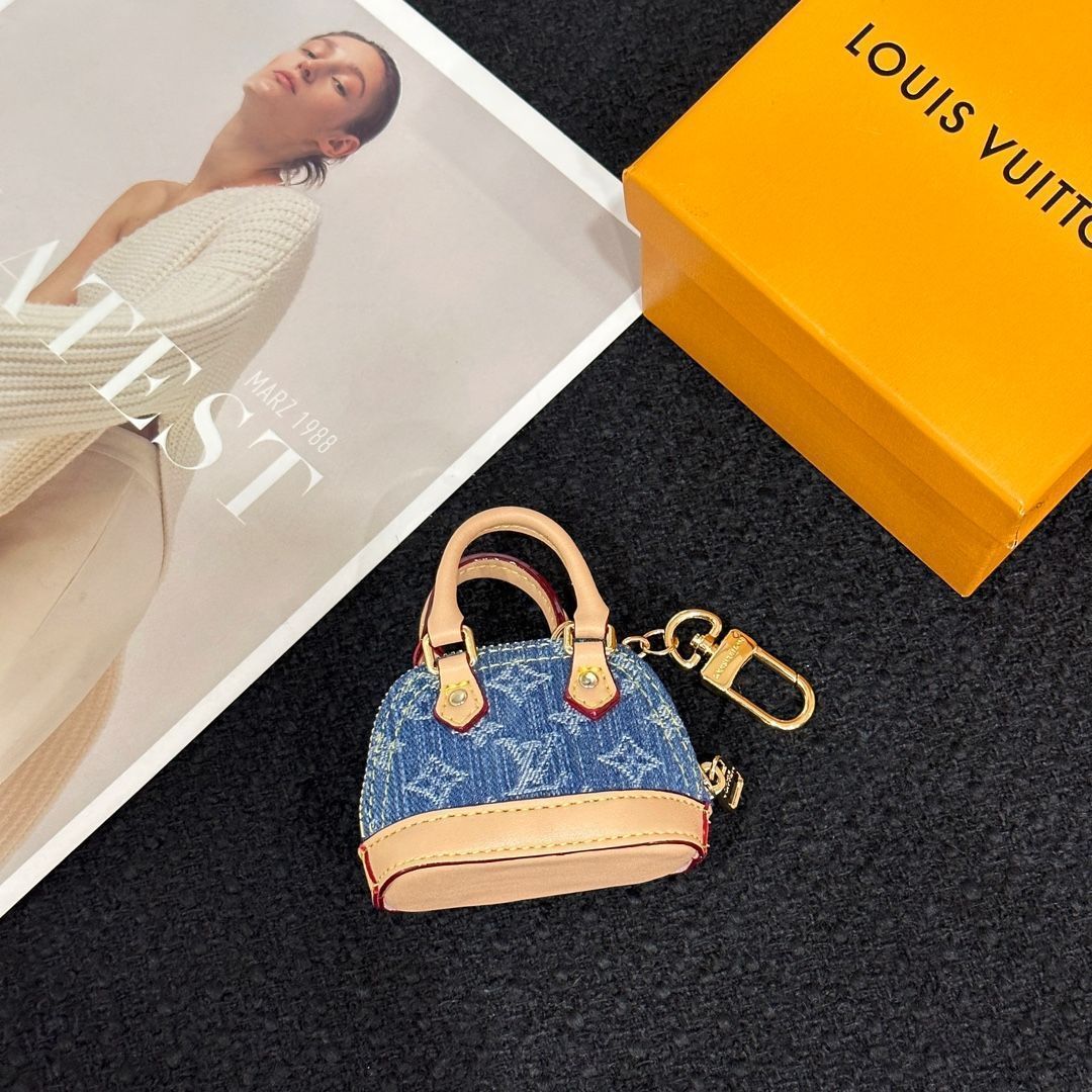 新品未使用 LOUIS VUITTON ルイヴィトン モノグラムレザーバッグチャーム バッグチャーム・ミクロ アルマ キーホルダー ブルー ベージュ  - メルカリ