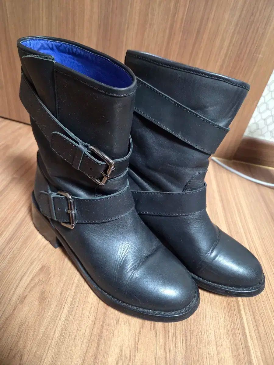 シューコンマボニー ブーツ