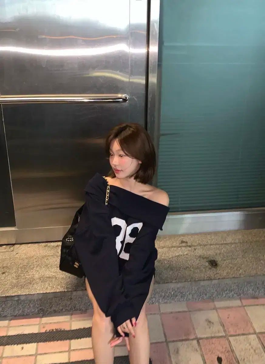 ソバーショップ オフショルダー スウェット