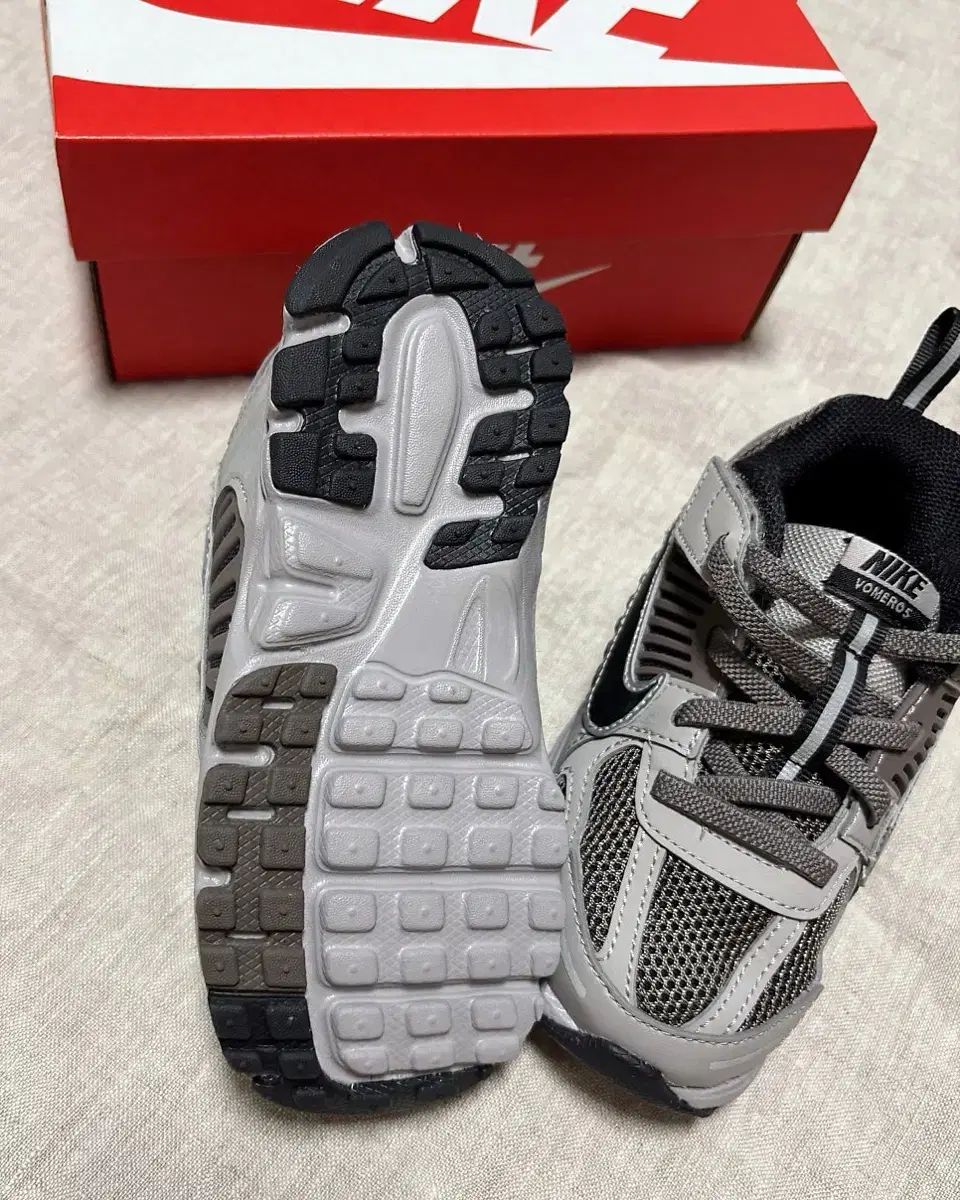 160 NIKE ナイキ ボメロ 5 カレッジ グレー 韓国