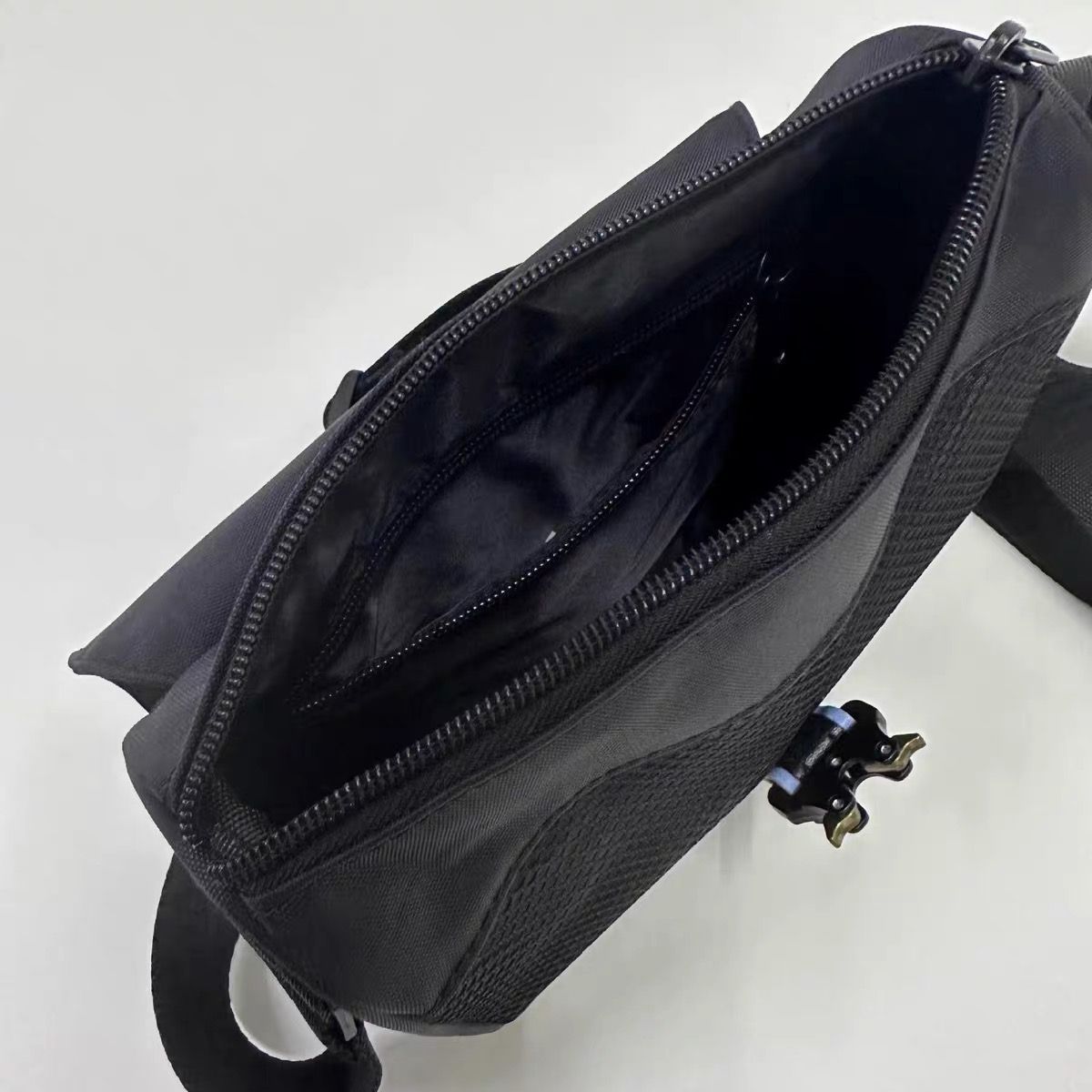 back number　ショルダーバッグ　黒 BACK NUMBER ショルダーバッグ 「BACK NUMBER」キャンバス