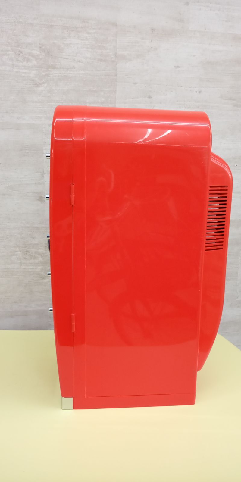 ♪ コカ・コーラ 自動販売機型 冷蔵庫 - メルカリ ♪ コカ・コーラ 自動販売機型 冷蔵庫 - メルカリ