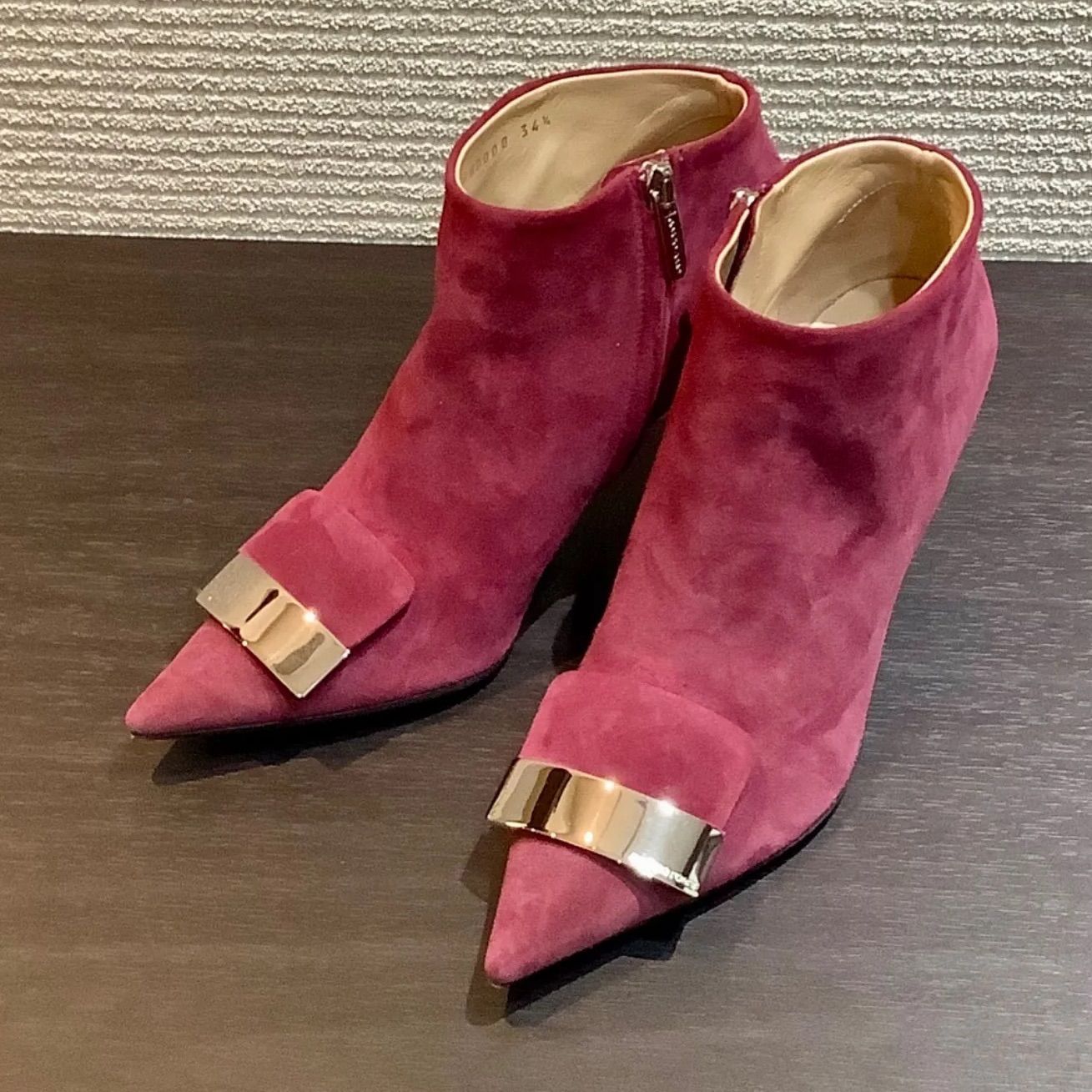 ◇直営店◇【MiuMiu】レザー ブーティー (MiuMiu/ショートブーツ