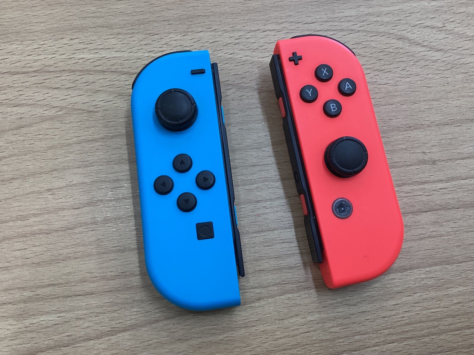 任天堂スイッチ　ジャンク品赤青 Nintendo Switch 純正青赤コントローラー【ジャンク品】 - メルカリ