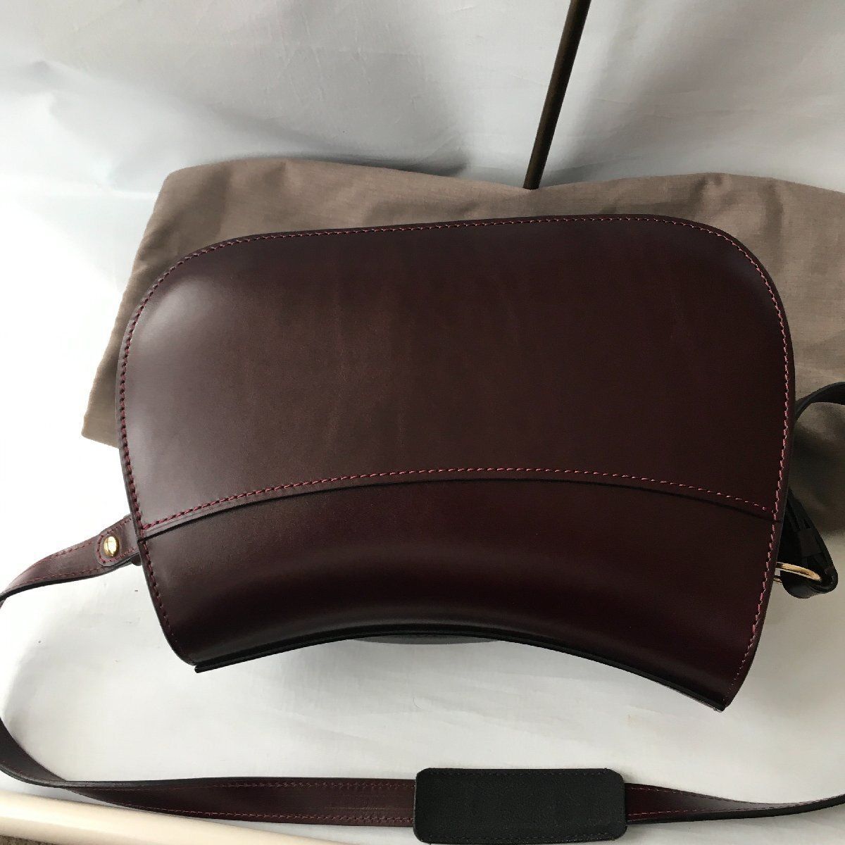 極美品 鞄いたがき レザー ITAGAKI サドル バッグ 定価132000円 