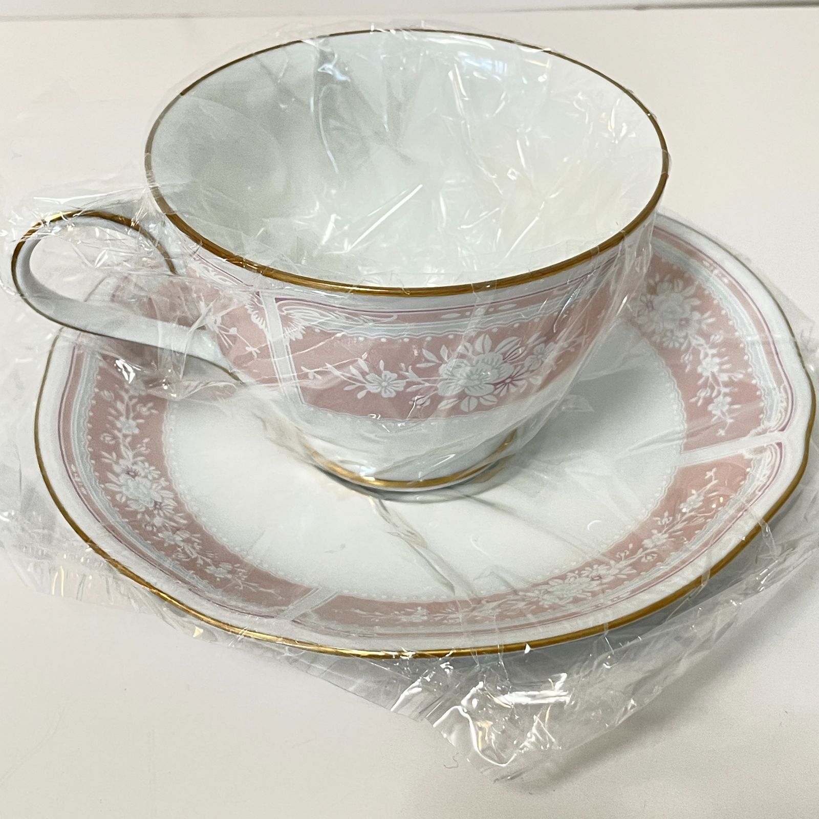 Noritake ノリタケ レースウッドゴールド カップ＆ソーサー 色変わり ペアセット ピンク・ブルー 2客セット - メルカリ