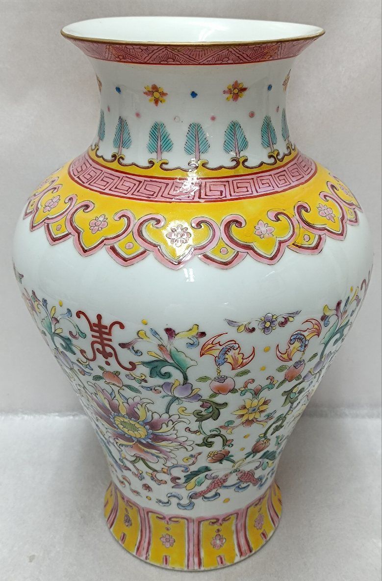中国 古元 大清乾隆年製 明彩花紋花瓶・飾り壺-
