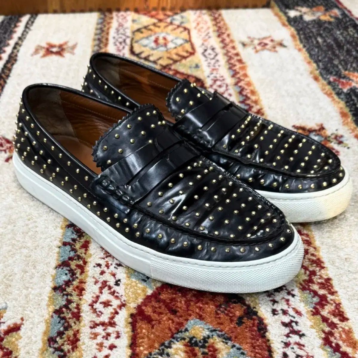 【雷市場（ポンジャン）商品韓国直送】 GIVENCHY(ジバンシィ) スタッズ シューズ