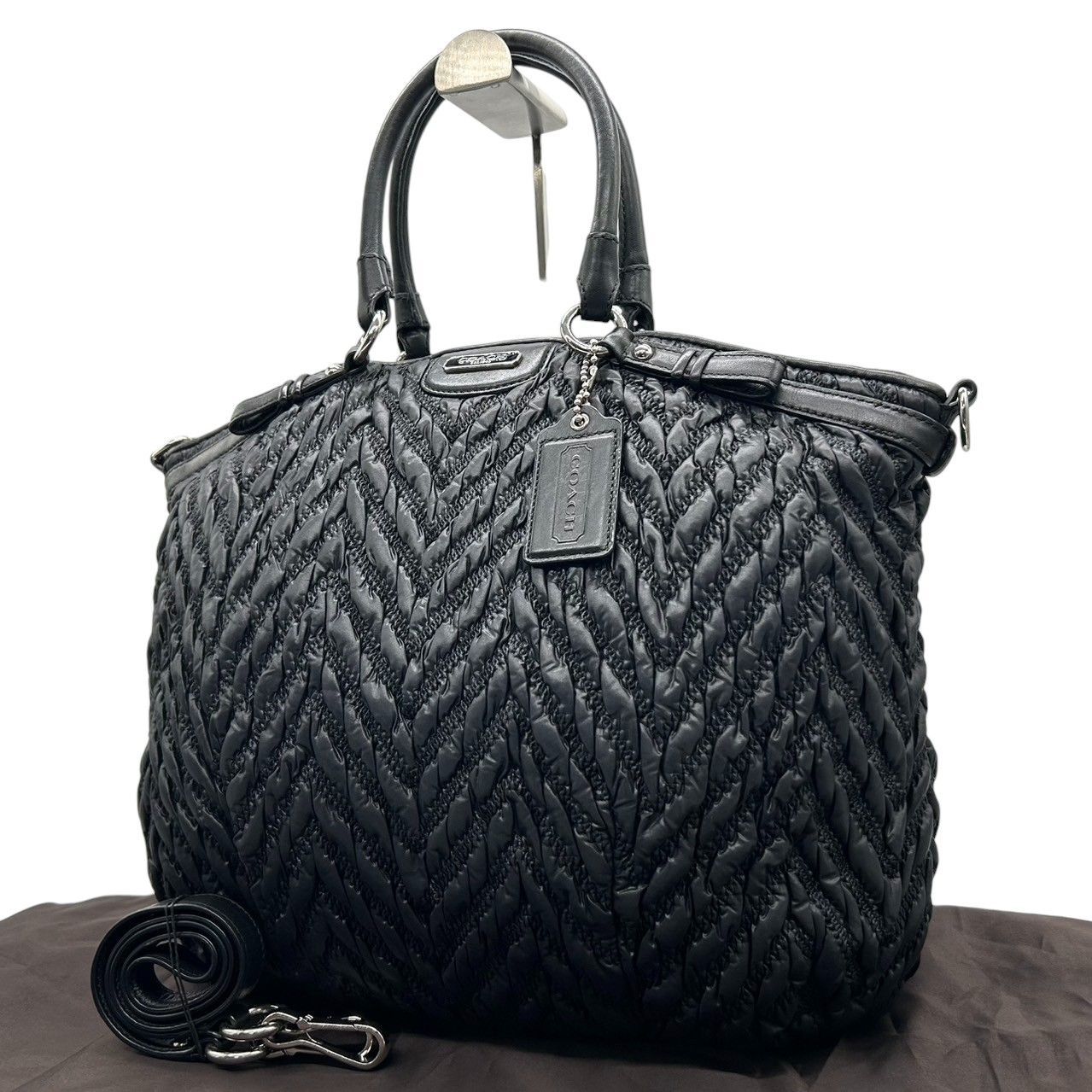 ♥級|クリーニング済 COACH コーチ マディソン キルテッド シェブロン F18634 2WAY トートバッグ ショルダーバッグ レザー 黒 レディース 大容量 A4収納可 ビジネス 通勤通学 エレガント 肩掛け 斜め掛け チャーム 保存袋付 S31