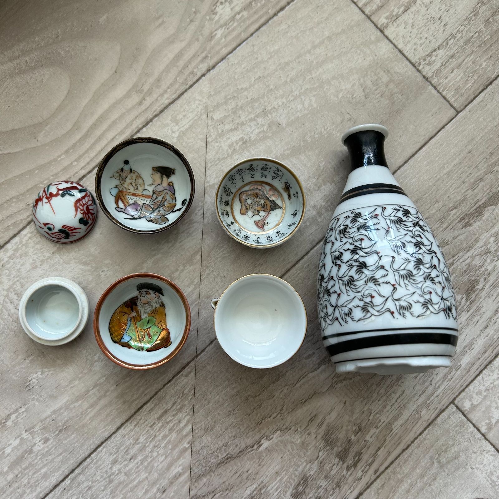 究極の美蔵からかなり美しい朱色の斑点が浮かび上がる見事な黒茶碗が出