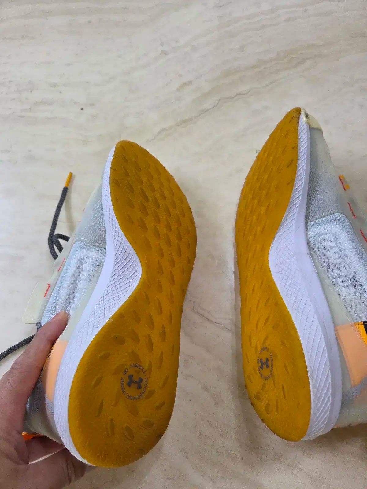 ARMOUR アンダーアーマー