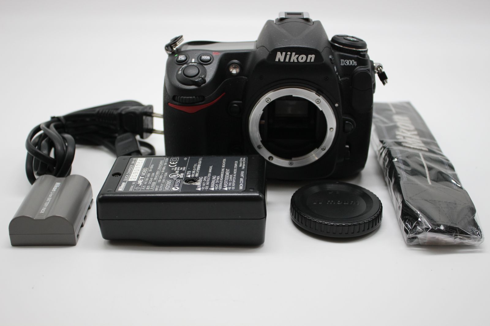 ショット数109回 ■ほぼ新品■ Nikon D300S ボディ ＊23226