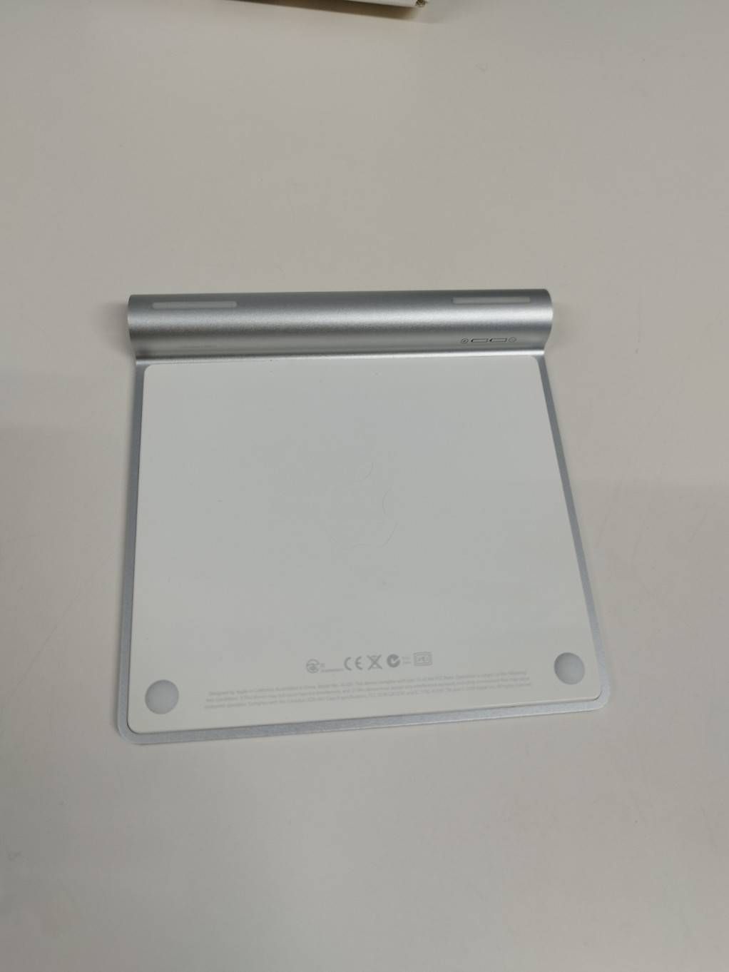 bigapple - Apple　マルチタッチ対応 Magic Trackpad　MC380J/A(A1339) 元箱あり mc380ja_730_01.jpg