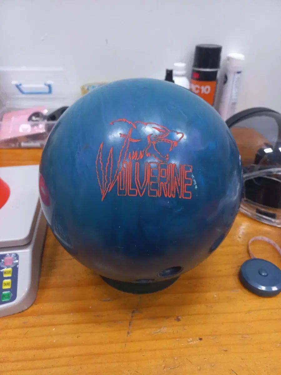 ボーリングボール 15p ツーフィンガー ウルヴァリン