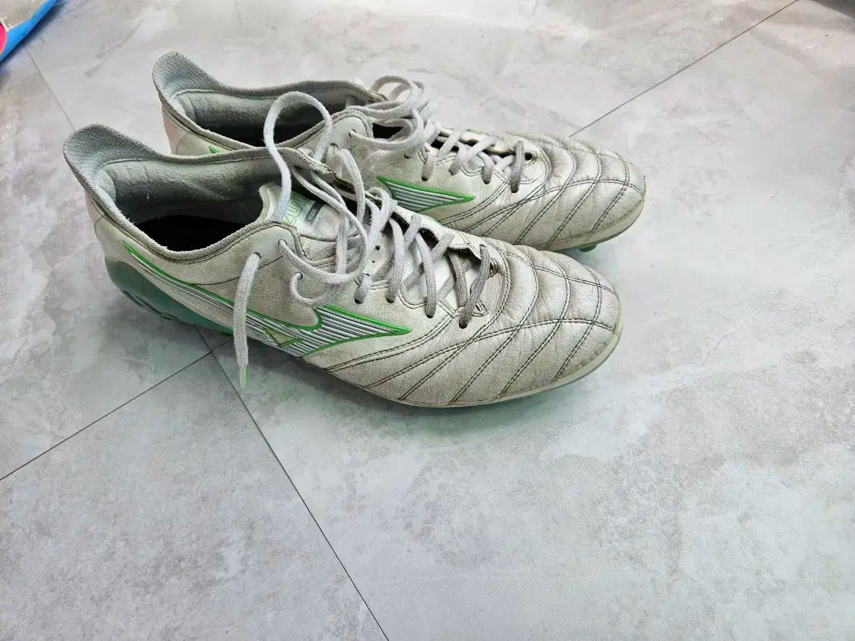 Mizuno サッカーシューズ ホワイト/グリーン