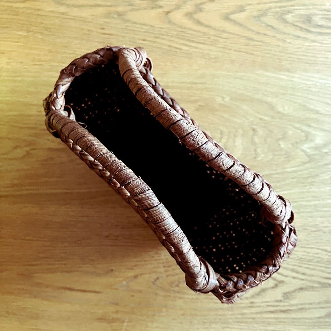 雪の越後の手提げ籠