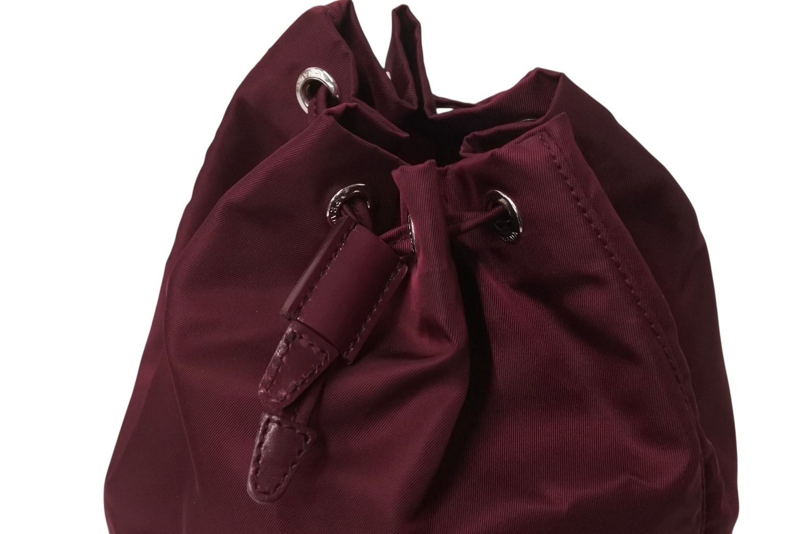 未使用保管品 PRADA プラダ ポーチ 巾着 トライアングルロゴ ナイロン 赤 未使用保管品 PRADA プラダ ポーチ 巾着 トライアングルロゴ
