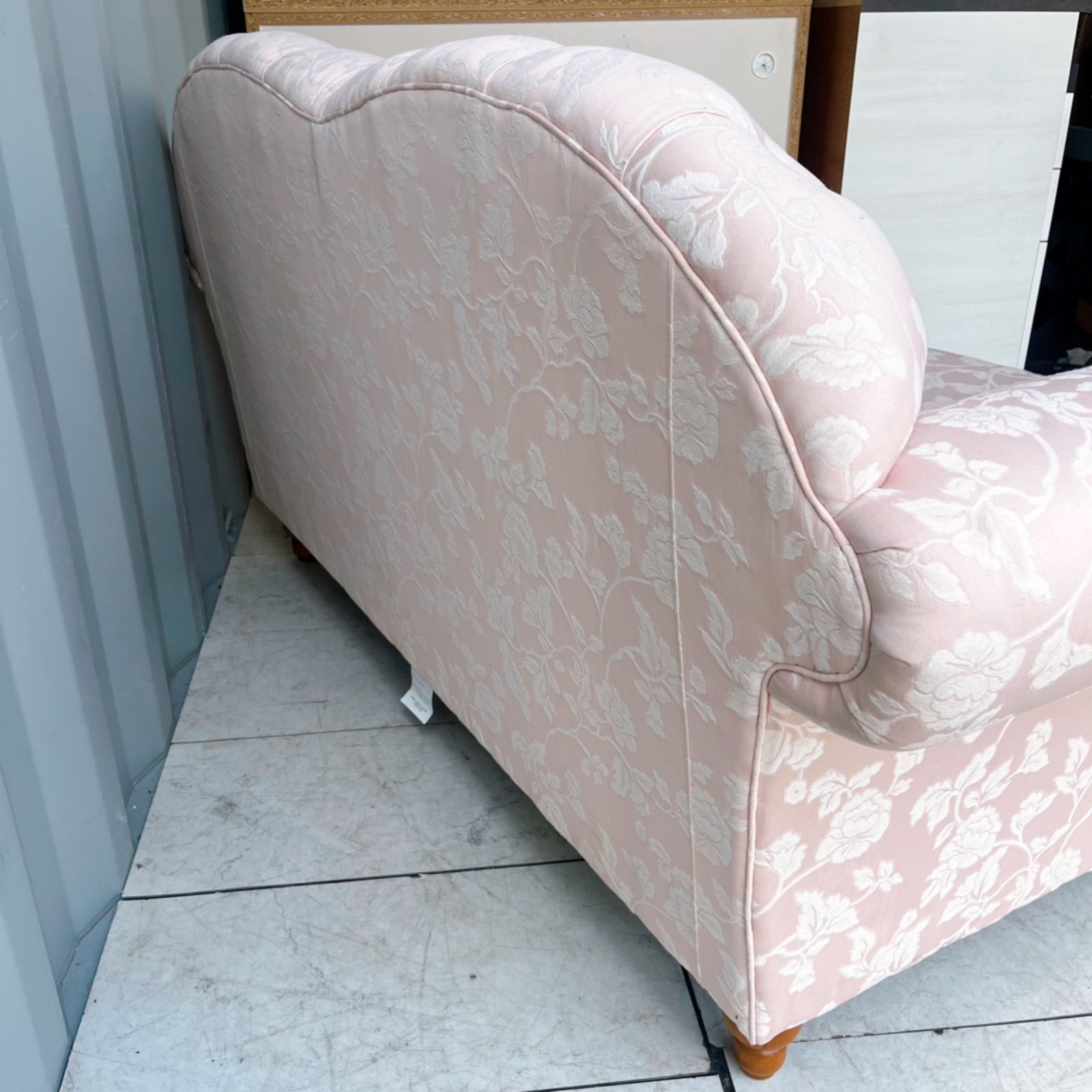 取付無料！ジェニファーテイラー 姫系パステルピンクロココ調花柄2人掛けソファ✨ 取付無料！ジェニファーテイラー 姫系パステルピンクロココ調花