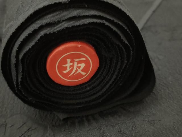 平和屋着物▽羽織・コート 黒生地 反物 羽尺 駒綸子 松地紋 逸品 未
