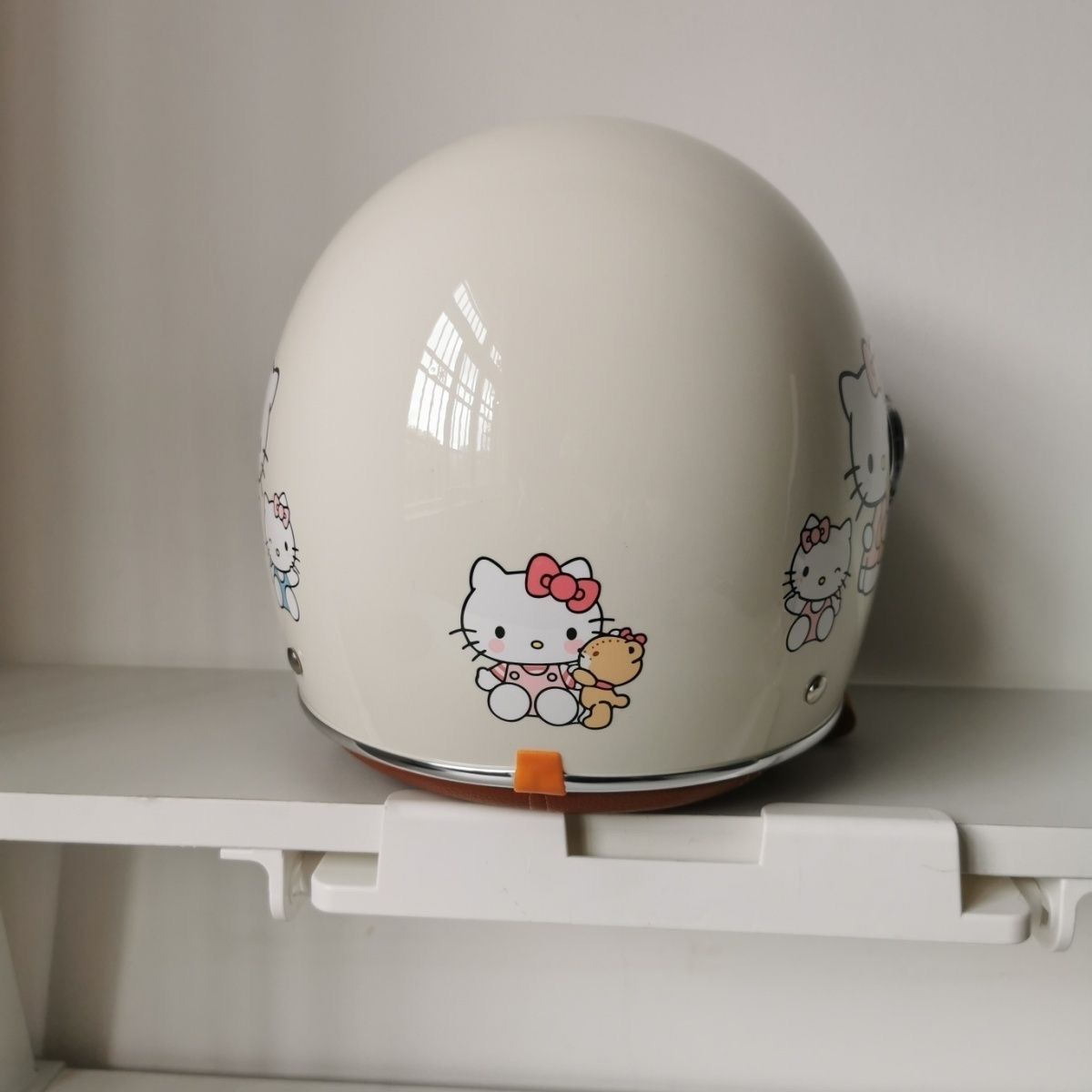 日除けバイザー付き