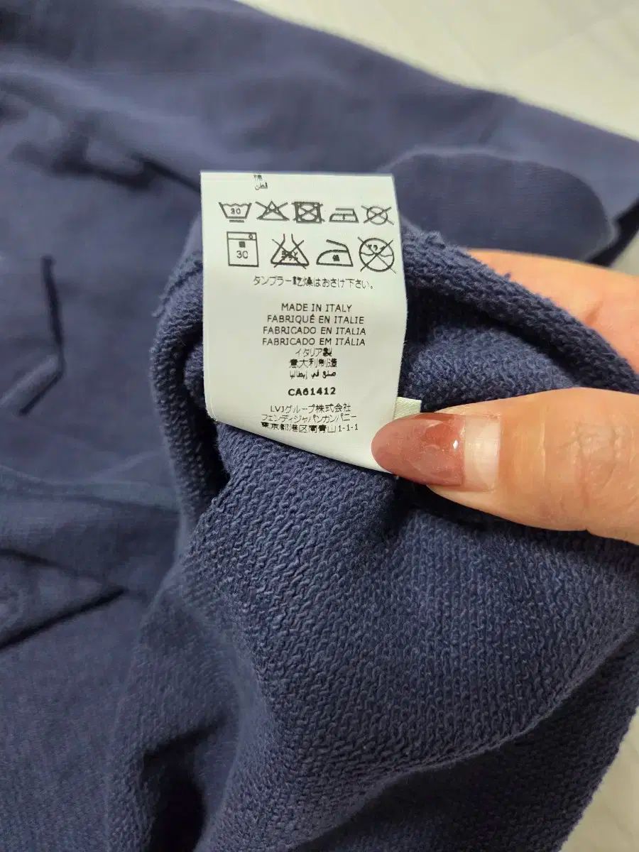 ネイビー フーディー