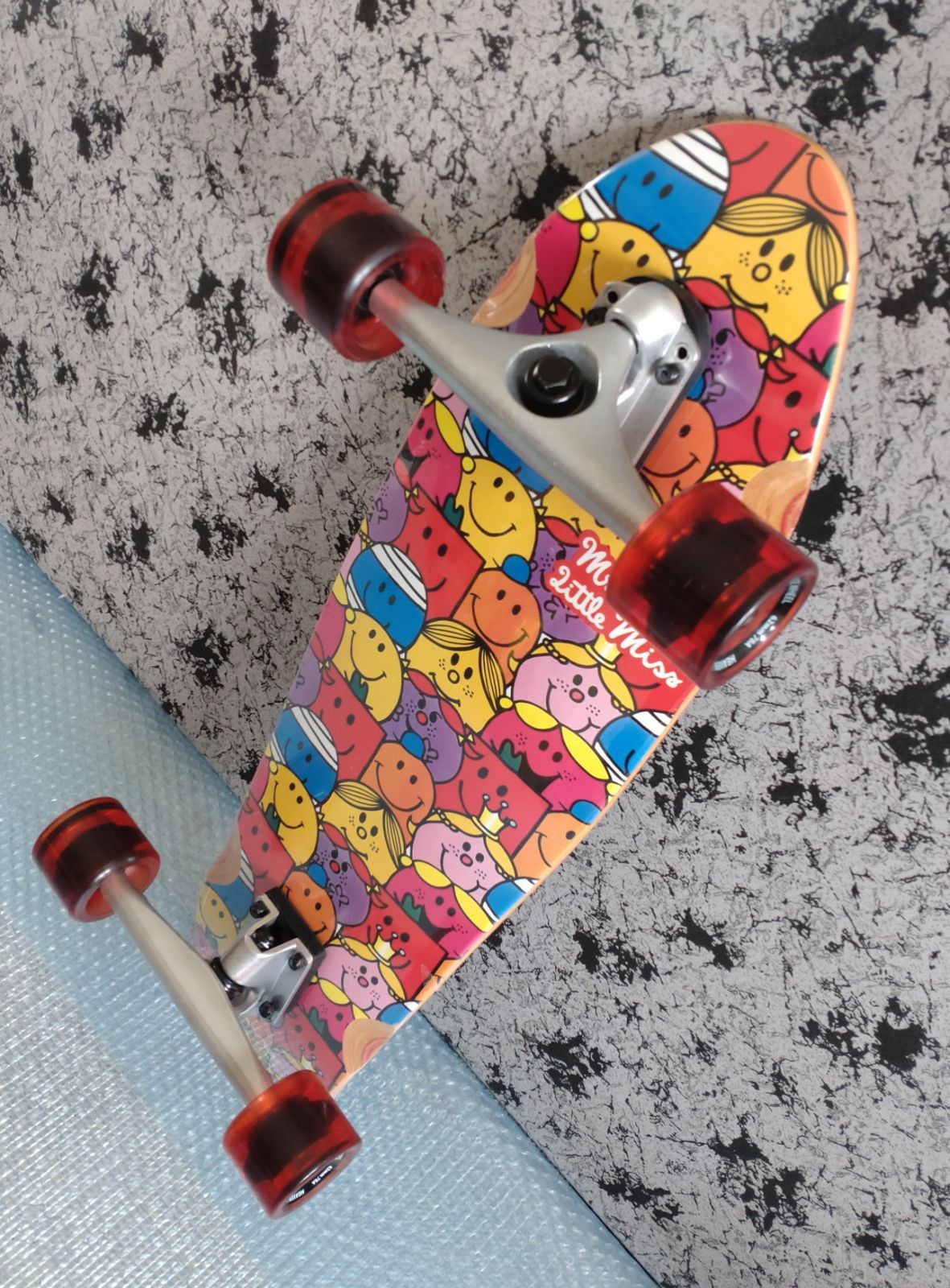 28＜税送料3638円込み＞前後カービングトラック搭載 ヘブン ２８ショートクル 28＜税込送料込み＞前後カービングトラック搭載 ヘブン 28