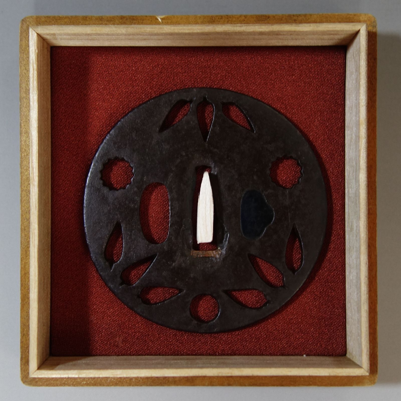 鍔 【 鉄地 吹寄象嵌 天法鍔 】(鍔箱付き) 日本刀 刀装具 鐔 骨董 古