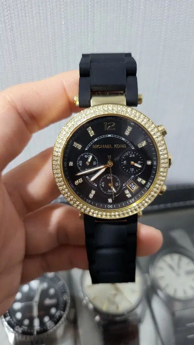 MICHAEL KORS マイケル コース ブラック シリコーン ストラップ バンド 時計 金 キュービック