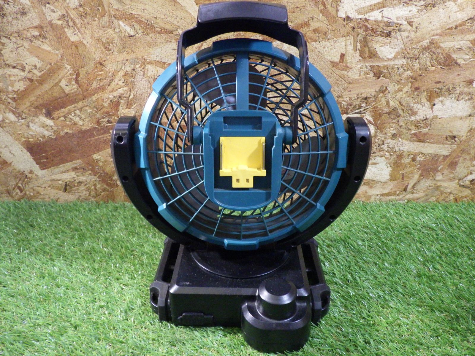 マキタ 充電式ファン CF102DZ 本体のみ 動作 済 電動 送風 扇風機 首振り 品