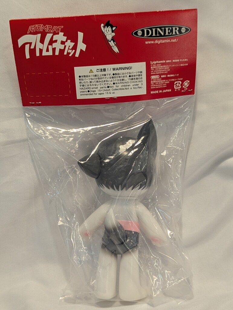 グレー
