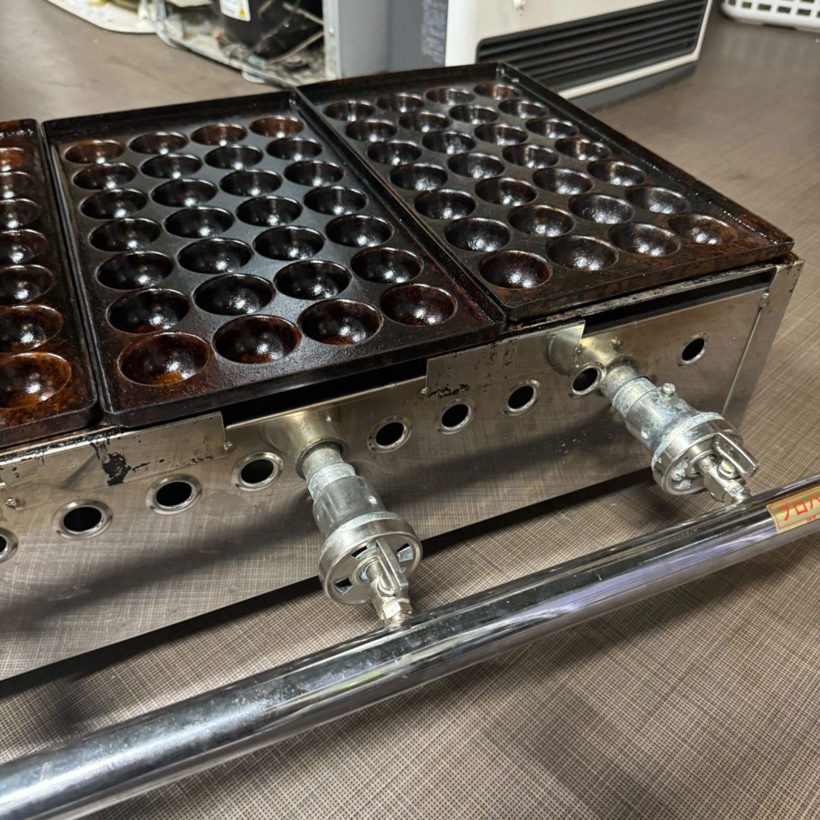 中古】IKK たこ焼き器 28穴 帯鉄付 4連 業務用 プロパン - メルカリ