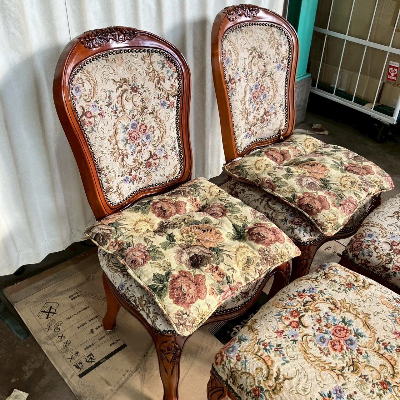 【希少】イタリア製 アンティーク 木製チェア 猫足 刺繍 彫刻入り ロココ調 ② 直接引取り限定】猫脚 ロココ調 ダイニングチェア アンティーク
