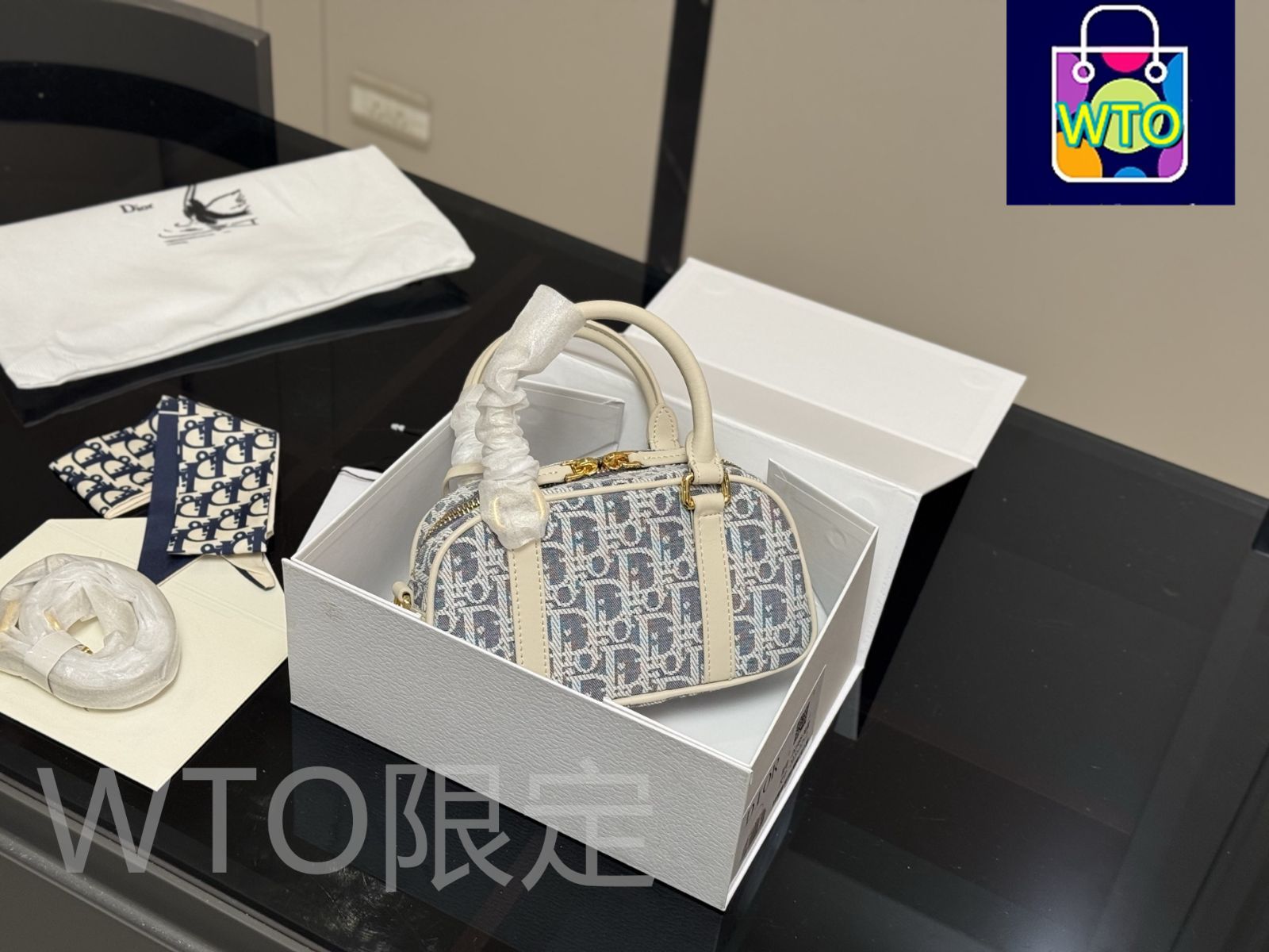 【大人可愛いデザイン★】D-Vibe ボウリングバッグ ミディアム ☆国内発送☆即納！【Dior】D-Vibe ボウリングバッグ ミディアム