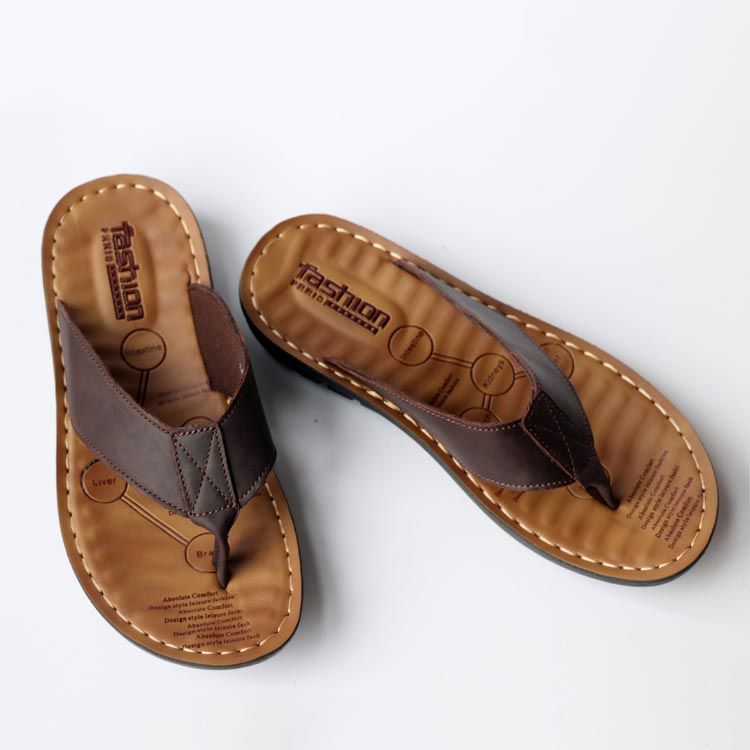 Tory Burch ブラウンフラットサンダルとブラックトングサンダル