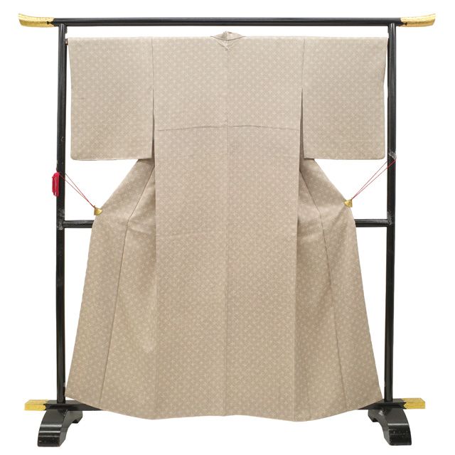 小紋 着物 リサイクル 正絹 袷 手染め モカ色 ピンク 花 地紋 桜の花びら カジュアル 春 秋 冬 デザイン 着物 茶ベージュ 仕立て上がり 身丈162 裄丈67.5 M~Lサイズ みやがわ sb16491