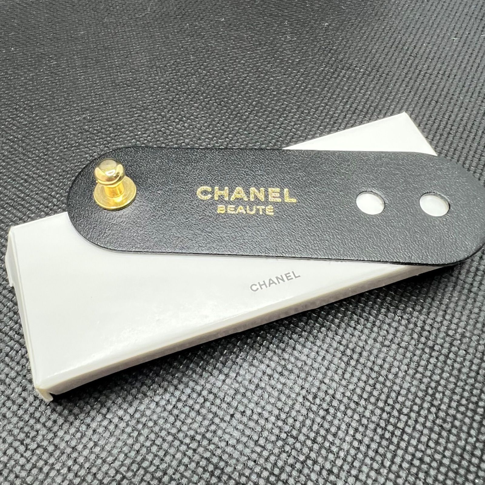 CHANEL シャネル LA COLLECTION コードホルダー 箱付き ブラック 