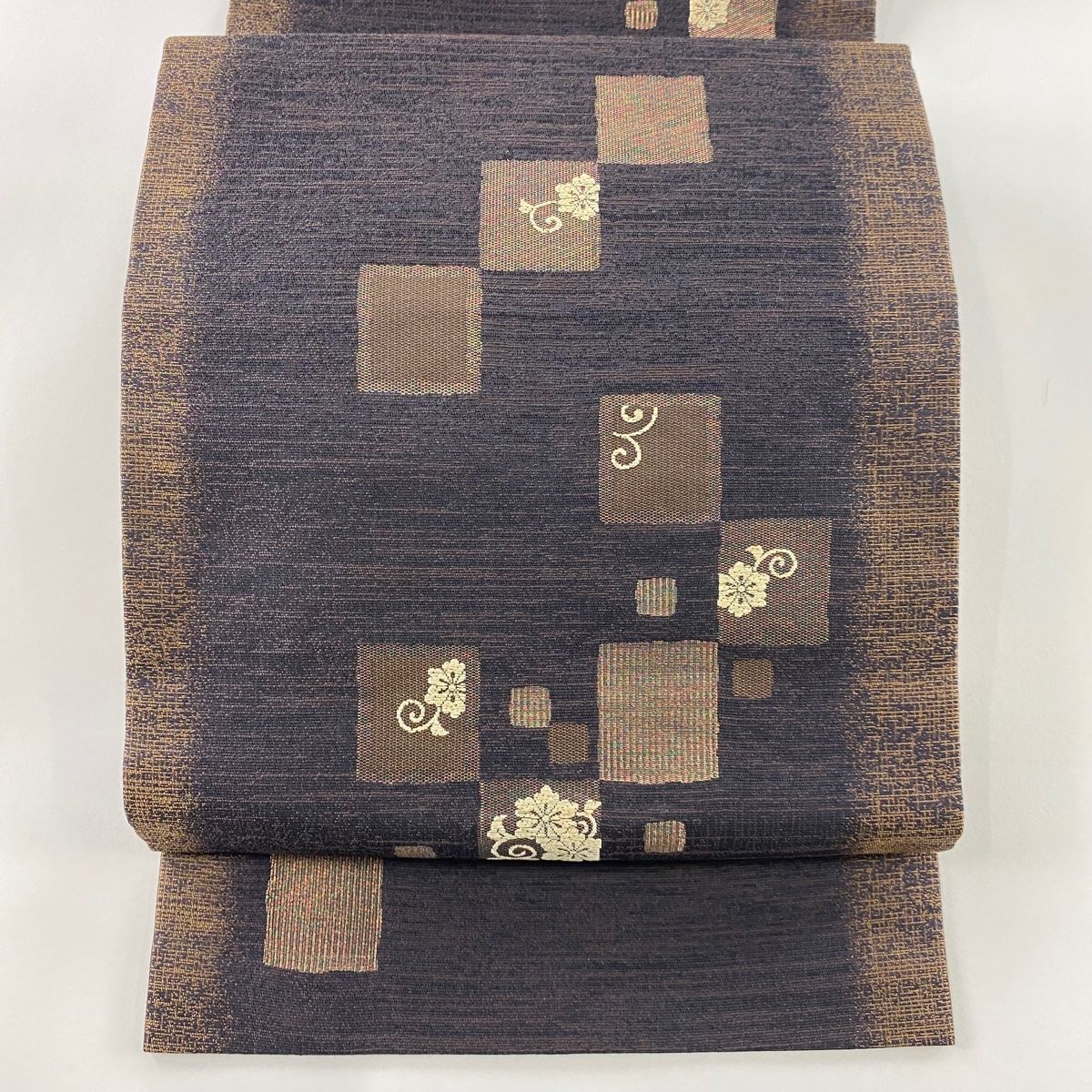 開き名古屋帯 秀品 花唐草 幾何学模様 箔 焦茶色 正絹