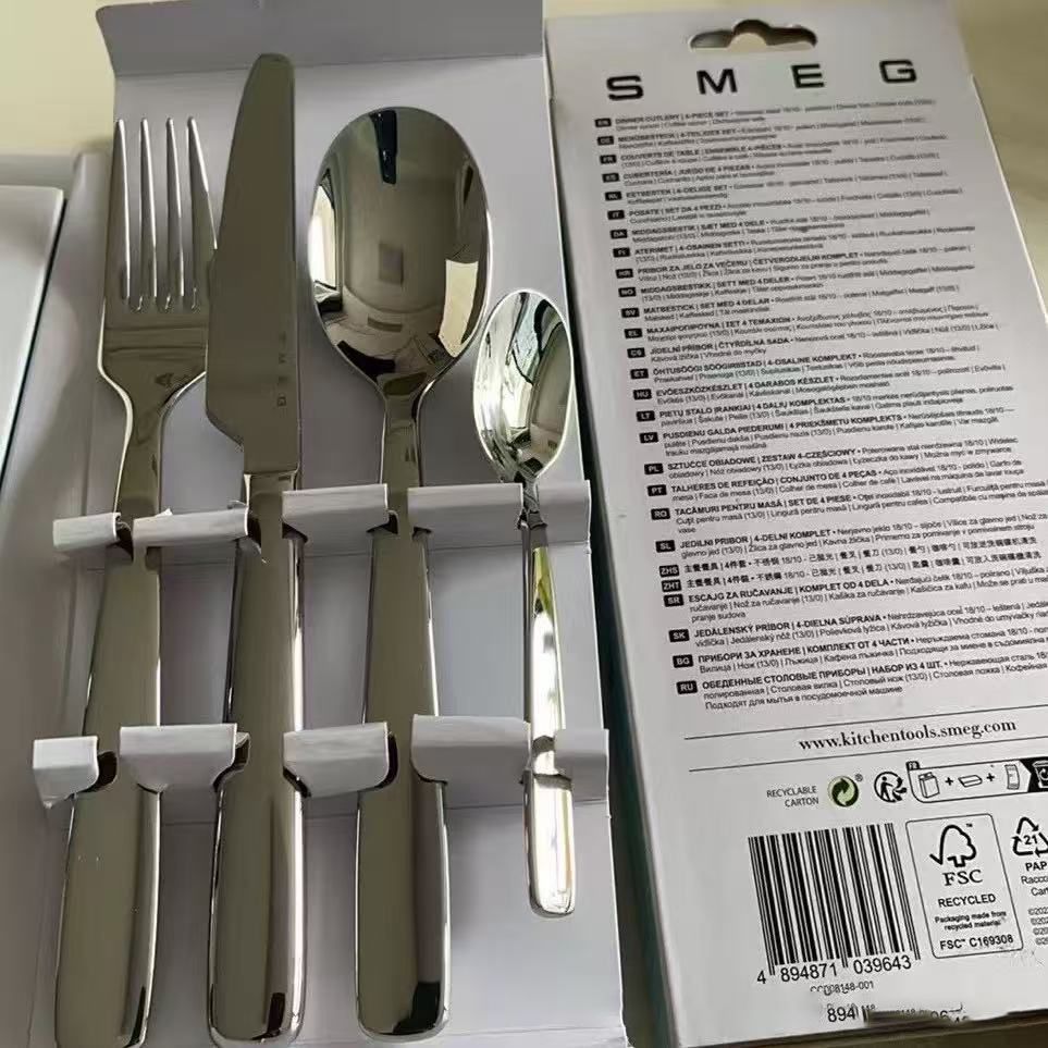osaruさん専用　SMEG カトラリーセット　4セット SMEG スメッグ カトラリー4点セット ステンレス製 ディナー