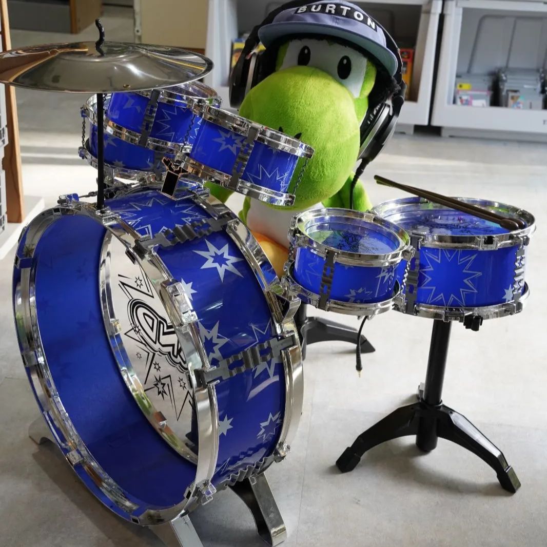 キッズジャズドラムセット 17ピース – ドラム6個 シンバル 椅子 キックペダル ドラムスティック 2個 スツール Big Band Rock N Rhythm Musical Studio おもちゃ 子供用 き