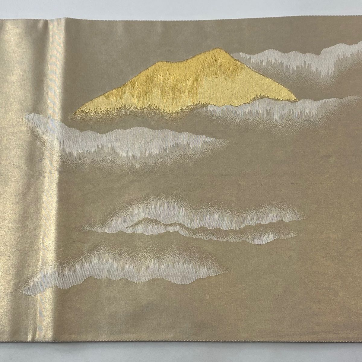 【極美品｝横山大観 じゅらく 袋帯 落款 朝陽霊峰 金糸 正絹 楽天市場】袋帯 美品 逸品 横山大観 落款あり 朝陽霊峰瑞雲 金糸