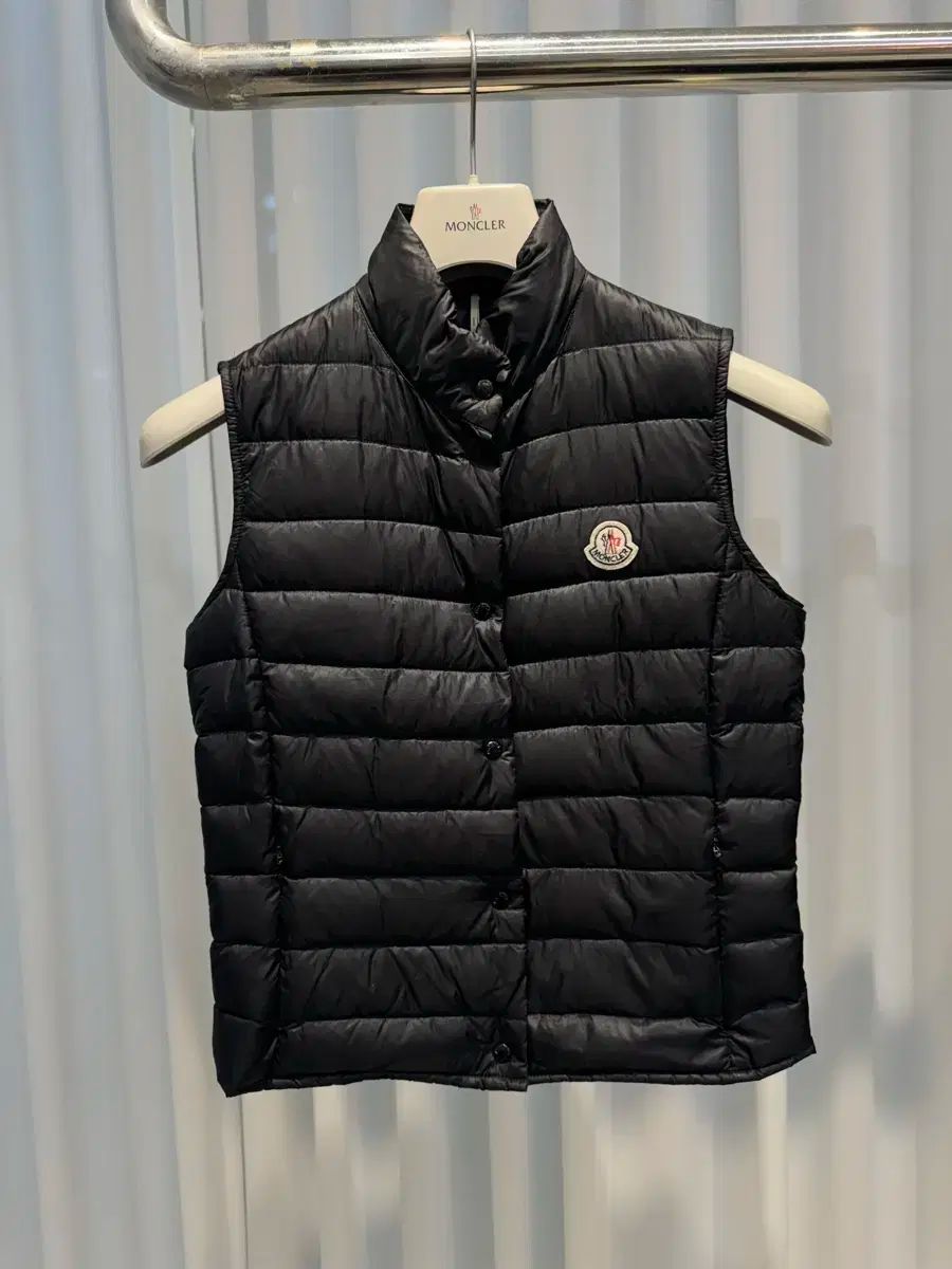 ★MONCLER★ダウンベスト★LIANE★BLACK★サイズ4★ 中古・古着通販】MONCLER (モンクレール) LIANE GILET/ライト