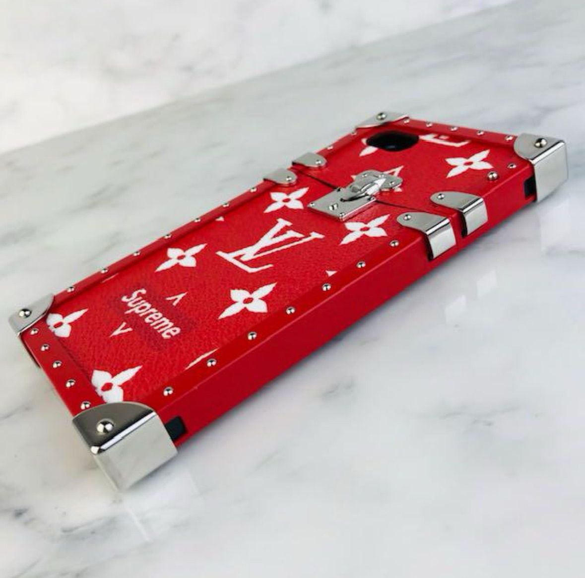 ALS13 ルイヴィトン 美品 iPhoneケース モノグラム シュプリーム ALS13 ルイヴィトン 美品 iPhoneケース モノグラム シュプリーム