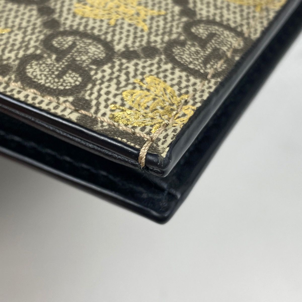 グッチ GUCCI GG柄 二つ折り 財布 GGスプリーム ビー 蜂プリント 二