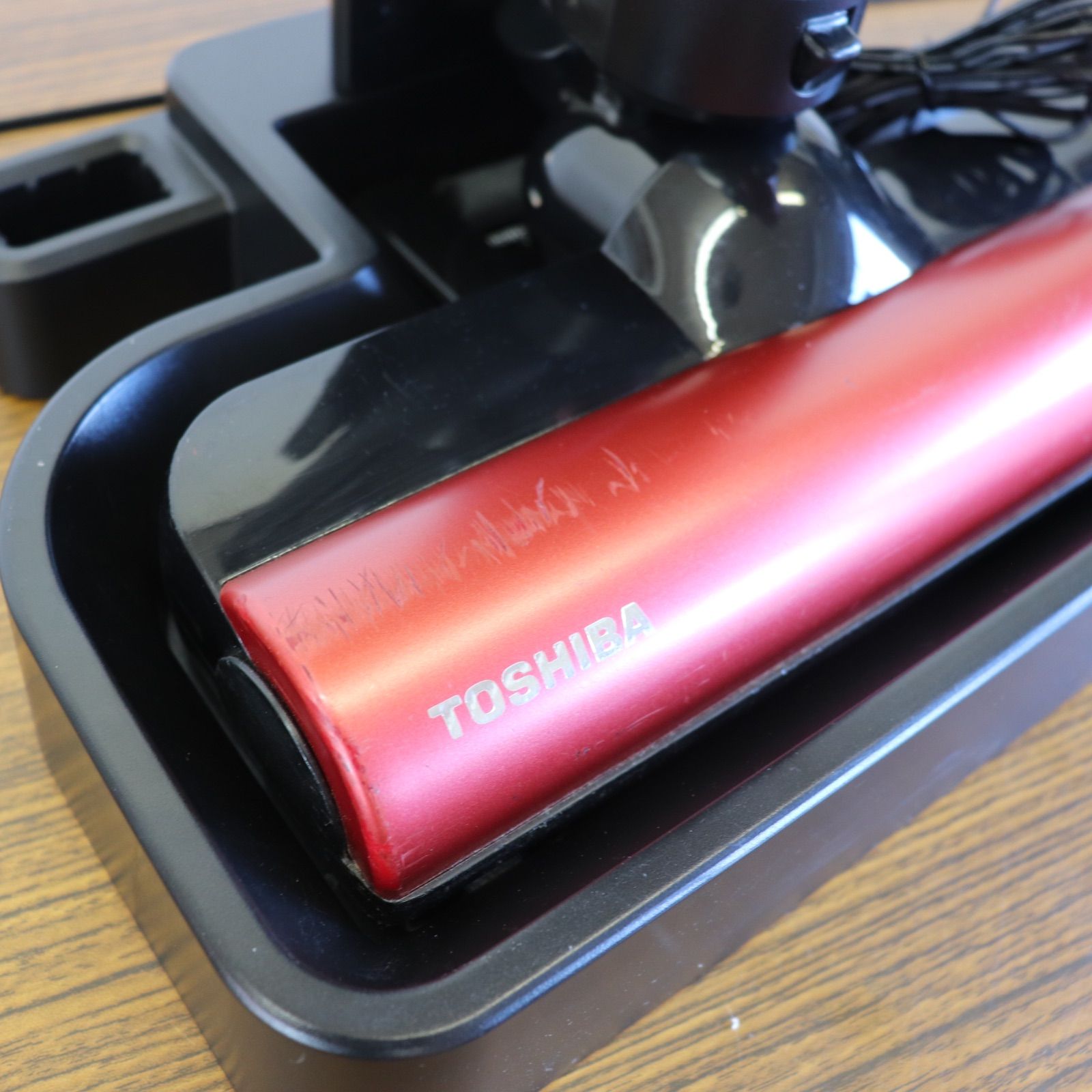 東芝 サイクロン式コードレスクリーナー サテンレッド VC-WL100-R 中古東芝 サイクロン式コードレススティッククリーナー サテンレッド VCWL100(R) 東芝 - ☆新品☆東芝 2in1コードレスクリーナー  VC-WL100(R)サテンレッドの通販 by ⚠️プロフ必読tasgi852\u0027s shop｜トウシバならラクマ