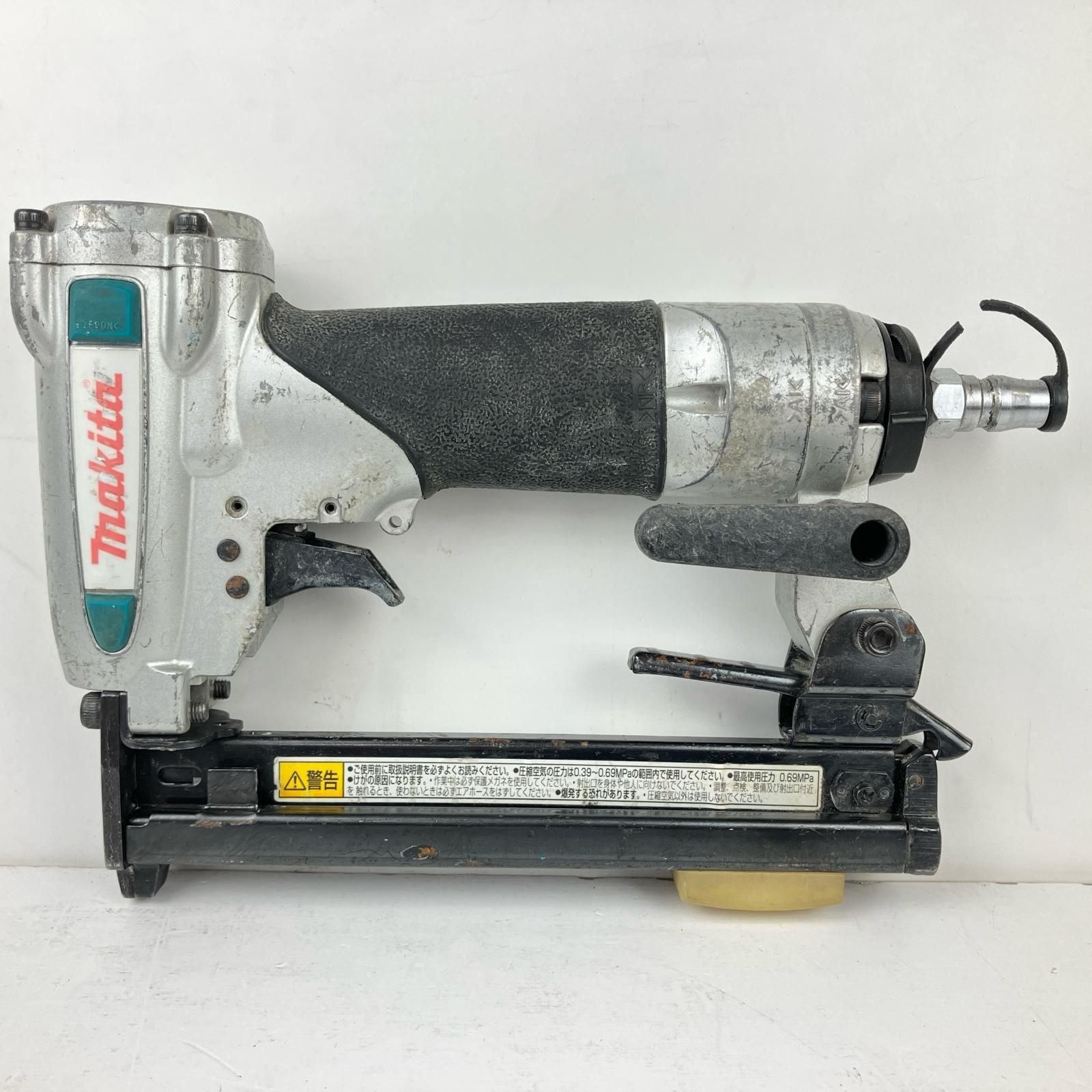 ЗЗMAKITA マキタ 22mm 常圧 エアタッカ 軽天タッカ 本体のみ AT422C グレー